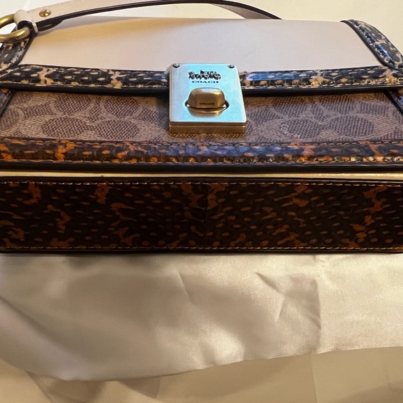 Coach Hutton Shoulder Bag In Blocked Signature Canvas With Snakeskin Detail - Picture 3 of 15